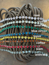 Lade das Bild in den Galerie-Viewer, Knotenhalfter mit Glitzersteinen