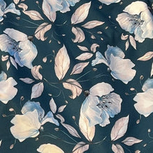 Lade das Bild in den Galerie-Viewer, Steigbügelschoner Softshell - blaue Blumen