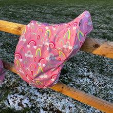 Lade das Bild in den Galerie-Viewer, Sattelschoner Softshell - Regenbogen