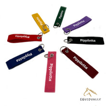 Lade das Bild in den Galerie-Viewer, Schlüsselanhänger aus Filz - individually