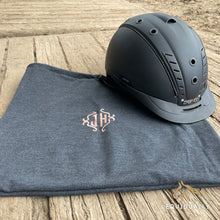 Lade das Bild in den Galerie-Viewer, Reitkappenbeutel individually