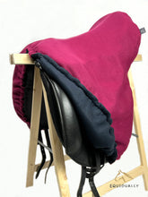 Lade das Bild in den Galerie-Viewer, Sattelschoner Fleece - berry/navy