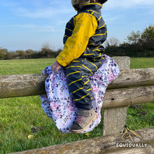 Lade das Bild in den Galerie-Viewer, Shetty-Sattelschoner Softshell - Hagebuttenblüte
